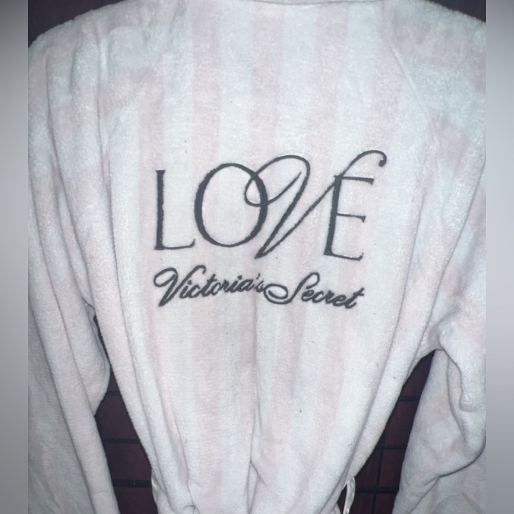 Victoria’s Secret Cozy Love Fleece Robe M L stripe- preloved - Picture 6 of 9